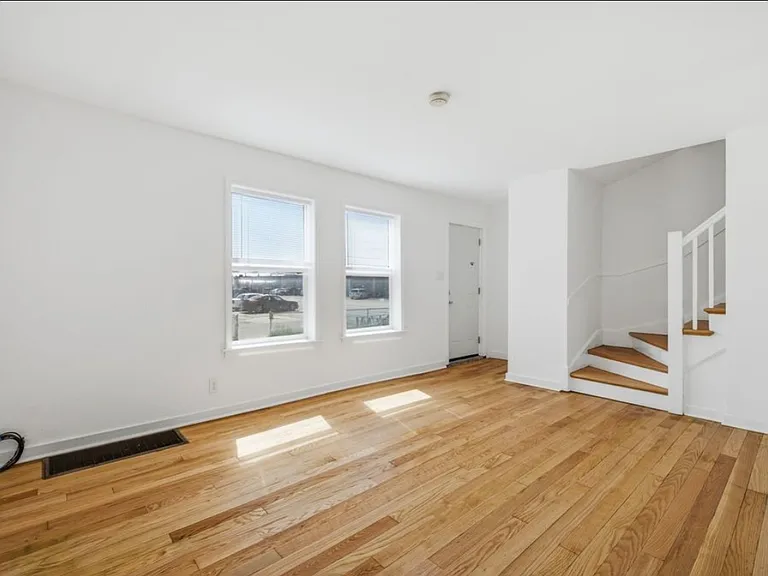 6456 S Lockwood Ave — Photo 2