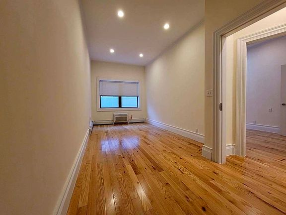 4th image of 230 E 53rd St #1
