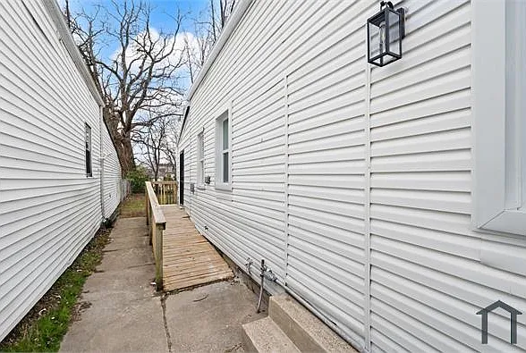 2222 Duncan St — Photo 26