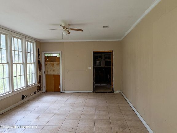 3rd image of 407 Alta Woods Blvd