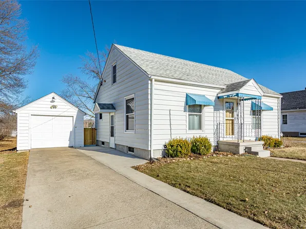 214 Main St, Center Point, IA 52213