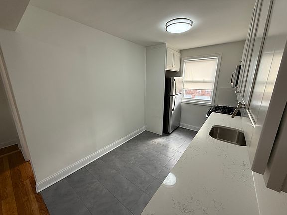 4th image of 6711 224th St APT B