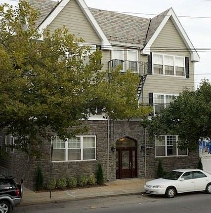 4th image of 1240 W Broadway APT B