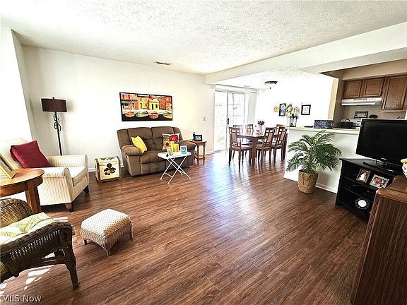 3rd image of 7257 Somerset Ct