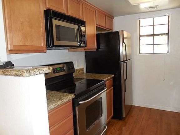 3rd image of 12035 Alta Carmel Ct Unit 220