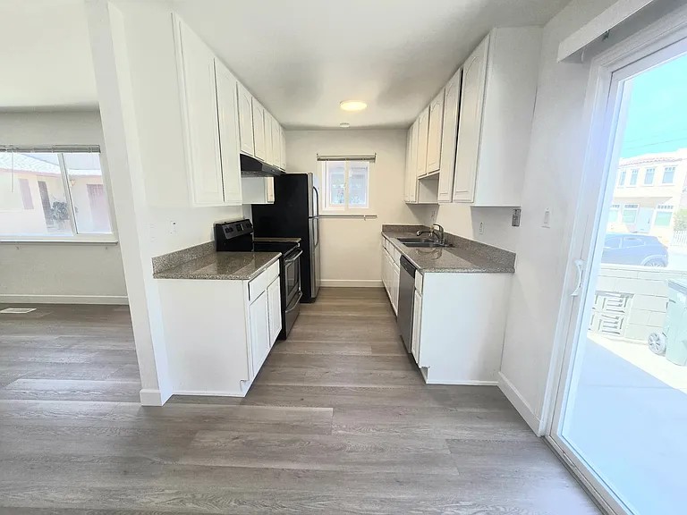 910 Academy Ave #910 — Photo 6