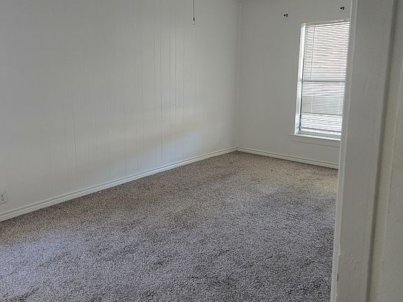 2nd image of 1213 Hillcrest Blvd