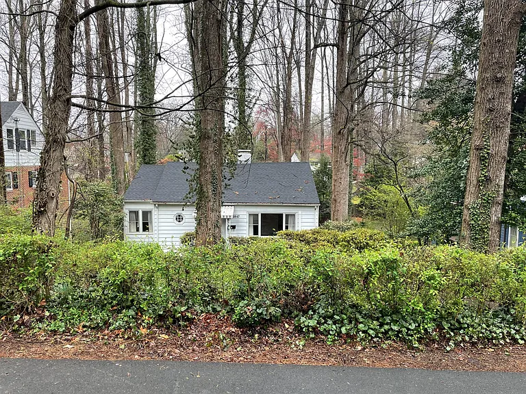 1847 Winston Rd — Photo 2