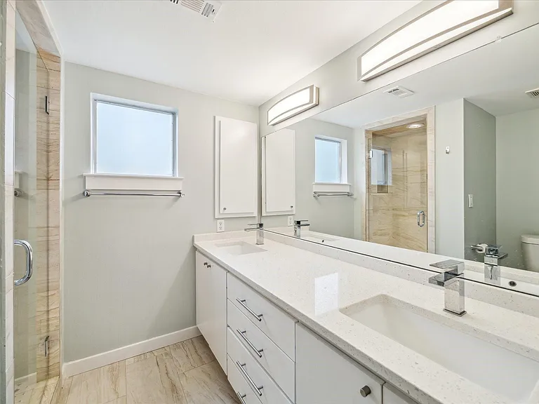 616 Lester St — Photo 16