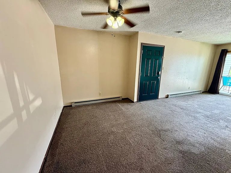 1010 N Walnut St — Photo 3