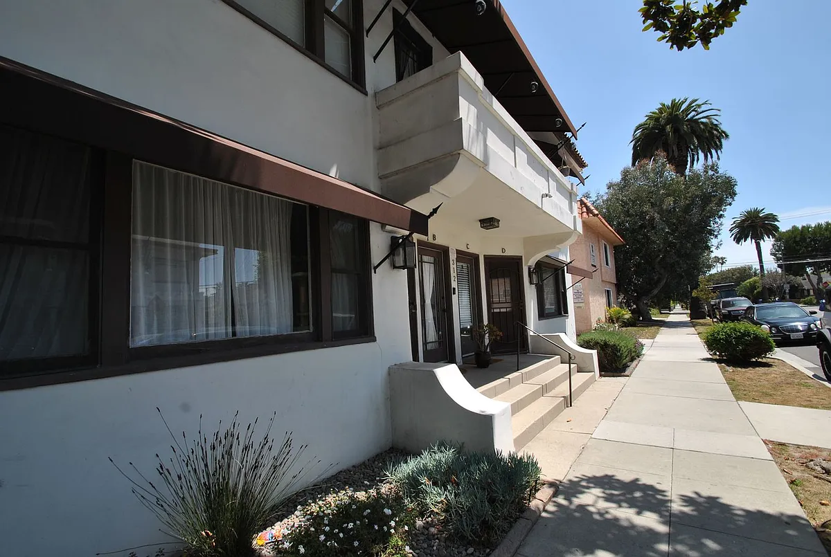 Building Photo - 312 Temple Ave #D