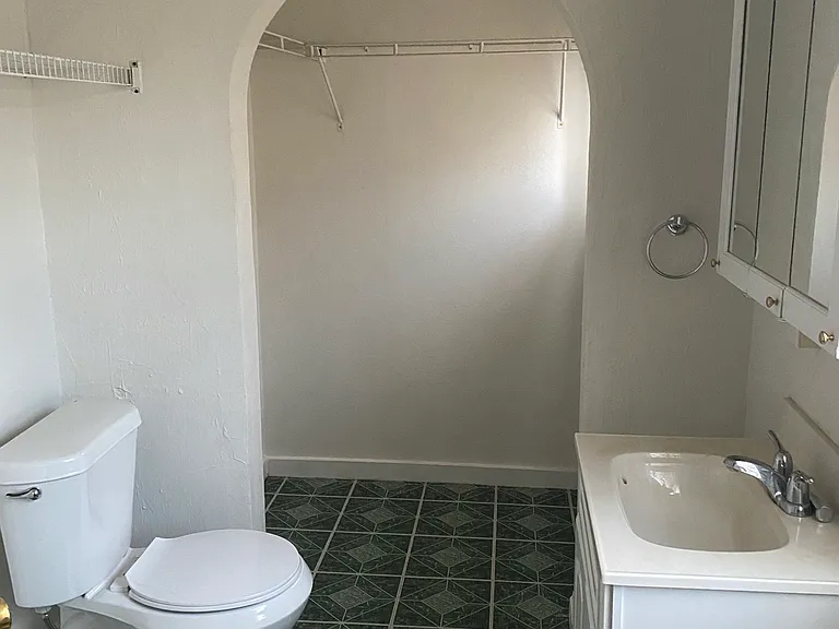 915 Hickory St — Photo 7