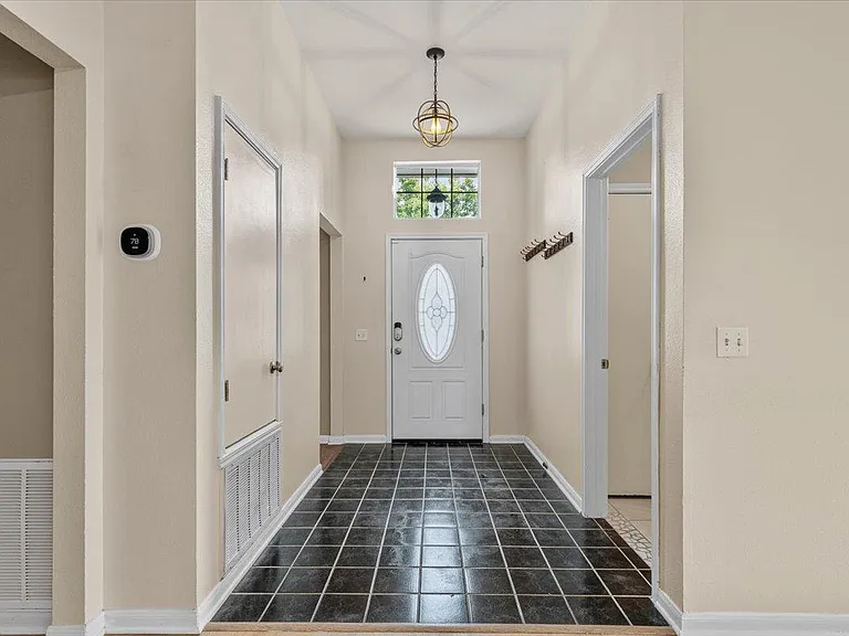 206 Evergreen Cir — Photo 4