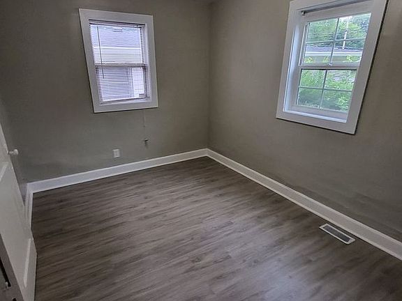 3rd image of 1062 W 35th St