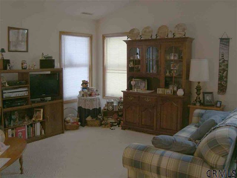 2nd image of 17 TIFFANY Lane