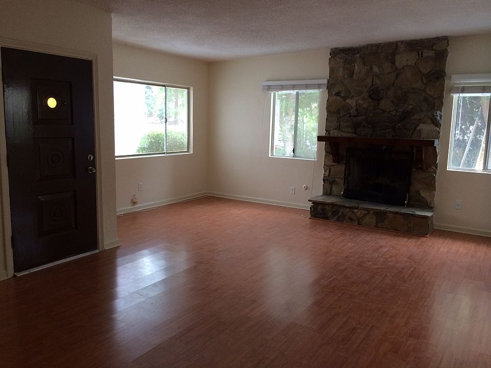 1st image of 326 Camino De Gloria