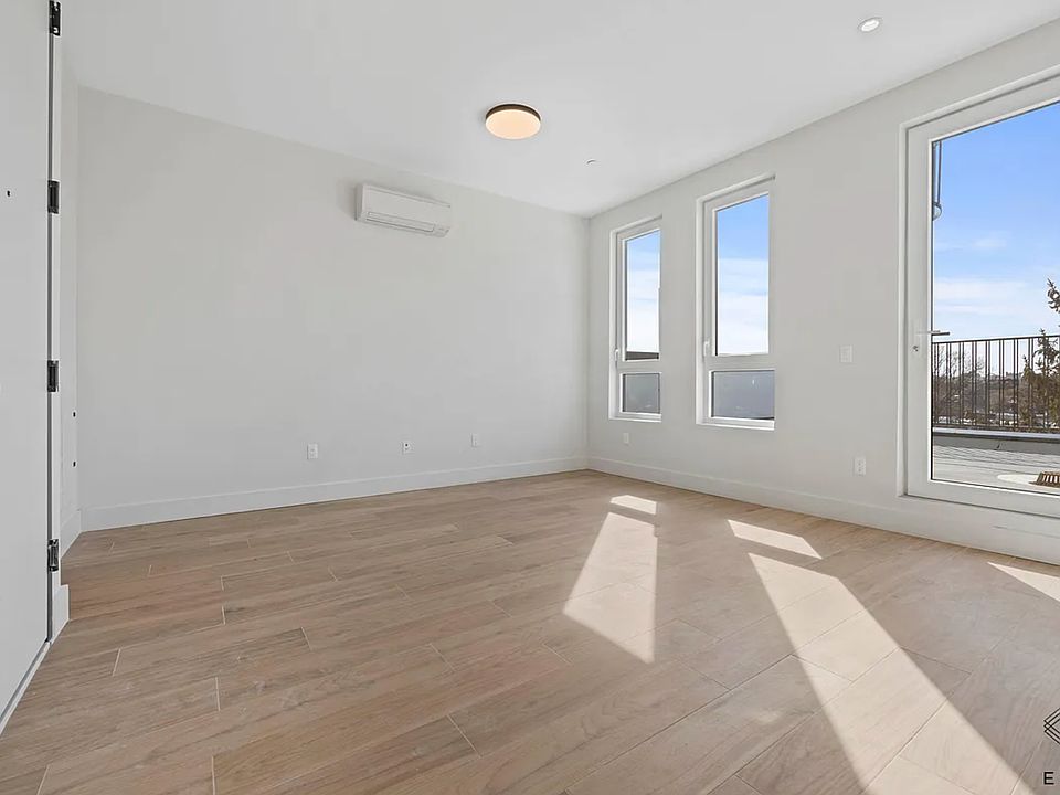 2nd image of 1116 Rogers Ave #A9