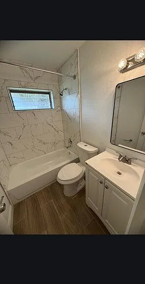 815 Dundas Ct #B — Photo 3
