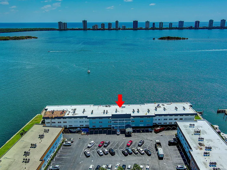 100 Shore Ct #210 — Photo 32