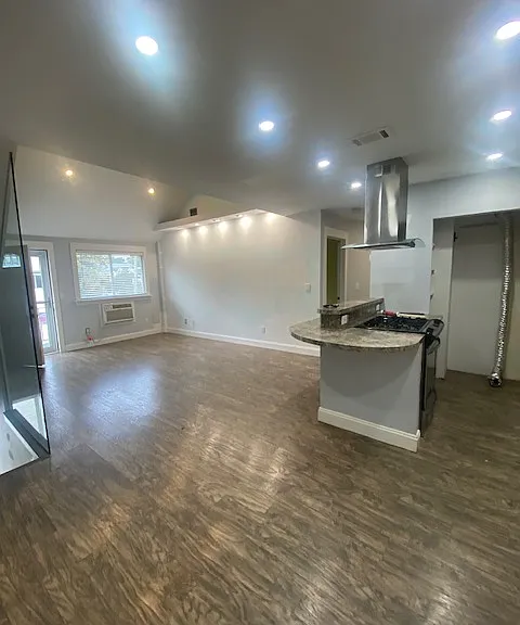 Maple Pkwy — Photo 1