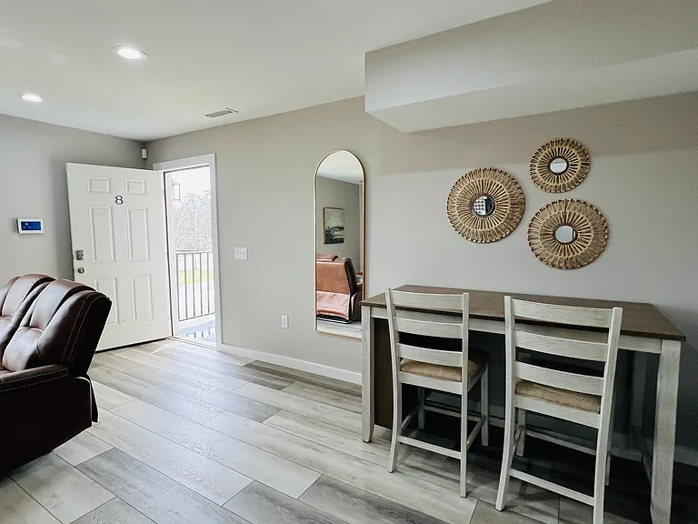 819 E Lee St #8 — Photo 11