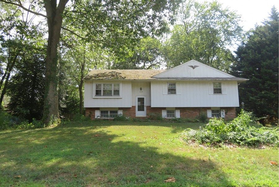 1st image of 1328 Swan Dr