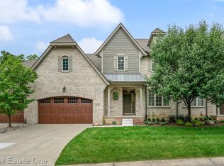 4176 Oak Arbor Ct, Rochester, MI 48306