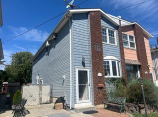 1921 N Railroad Ave, Staten Island, NY 10306