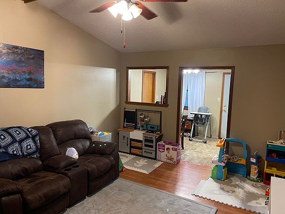 2nd image of 908 E Gum St