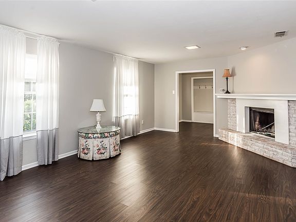 3rd image of 350 Bluebonnet Cir
