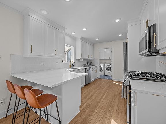 3rd image of 7121 Knightswood Dr