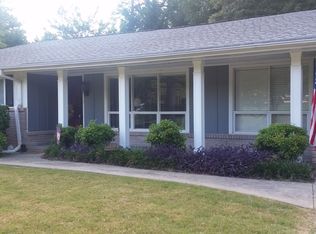 1090 Tuxedo Ct, Roswell, GA 30075