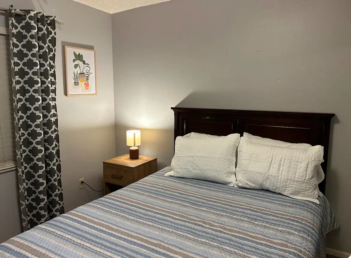 4 bed, 2092 sqft, $1,000 — Photo 1