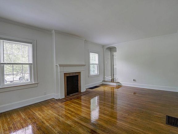 4th image of 1005 Park Ave