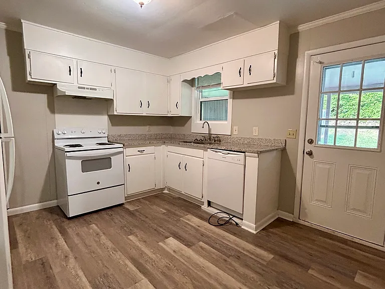 414 Winding Way #B — Photo 5