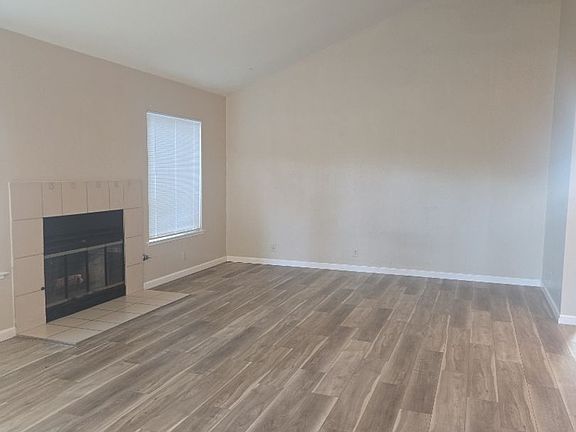 4th image of 1315 Hawthorne Ct