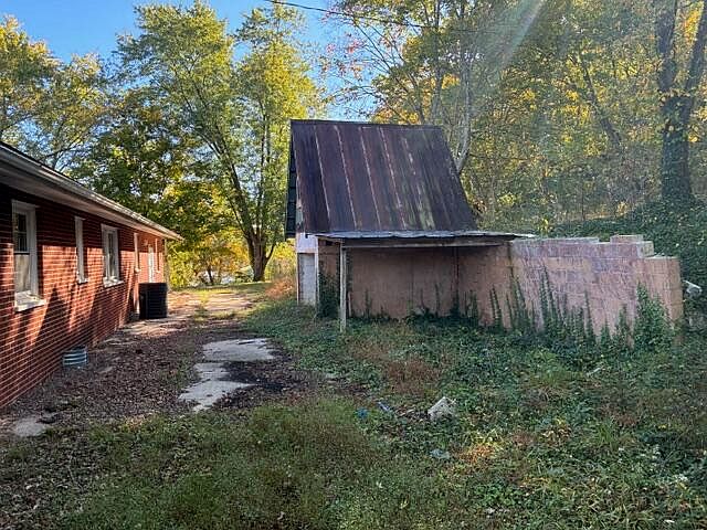 7th image of 213 Pendleton Branch Rd