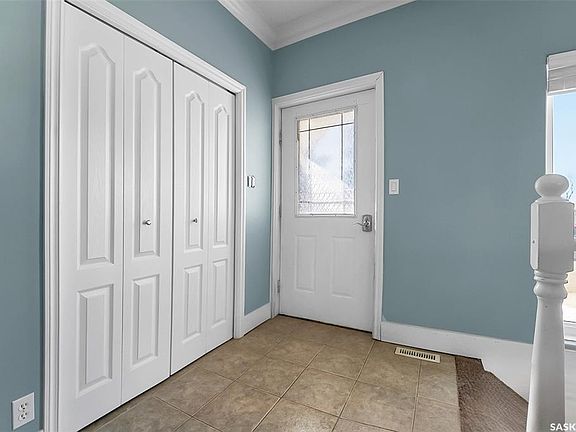 4th image of 207 5th AVENUE E