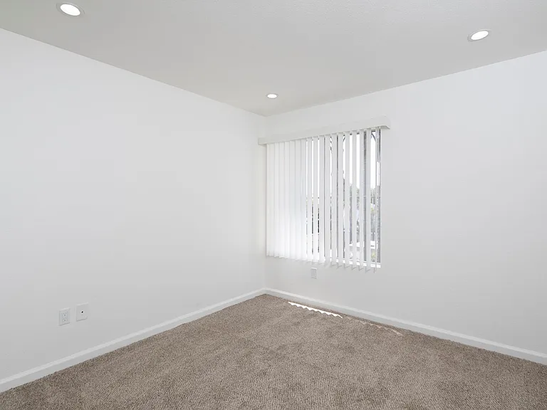 Mission Pacific Apartments — Photo 68