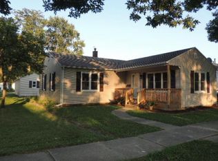 105 S 4th St, Altamont, IL 62411