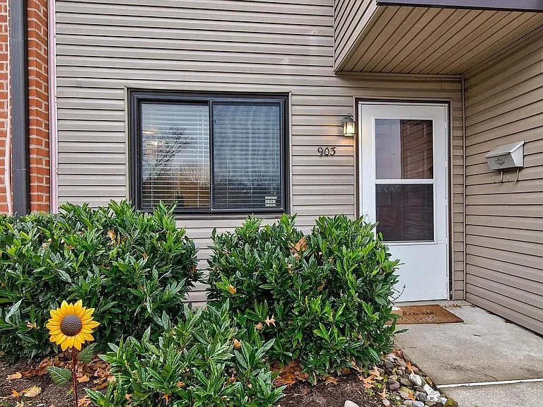 903 Valley Dr — Photo 12