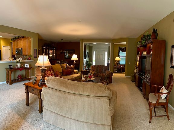 5th image of 605 Lincoln Cir