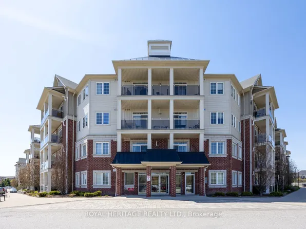 80 Aspen Springs Dr #220, Clarington, ON L1C 0V4