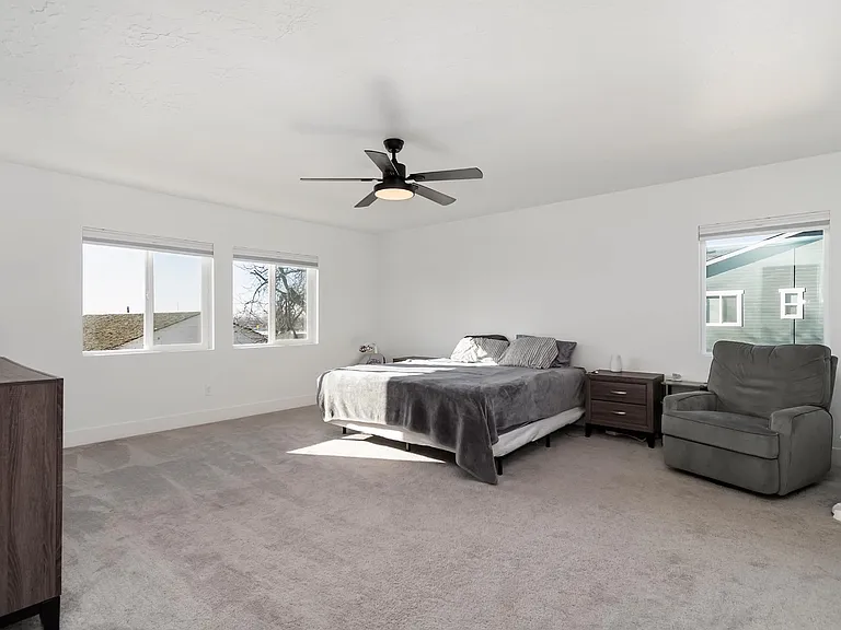 775 Knowledge St — Photo 5