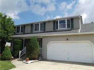 575 Homestead Dr, North Tonawanda, NY 14120