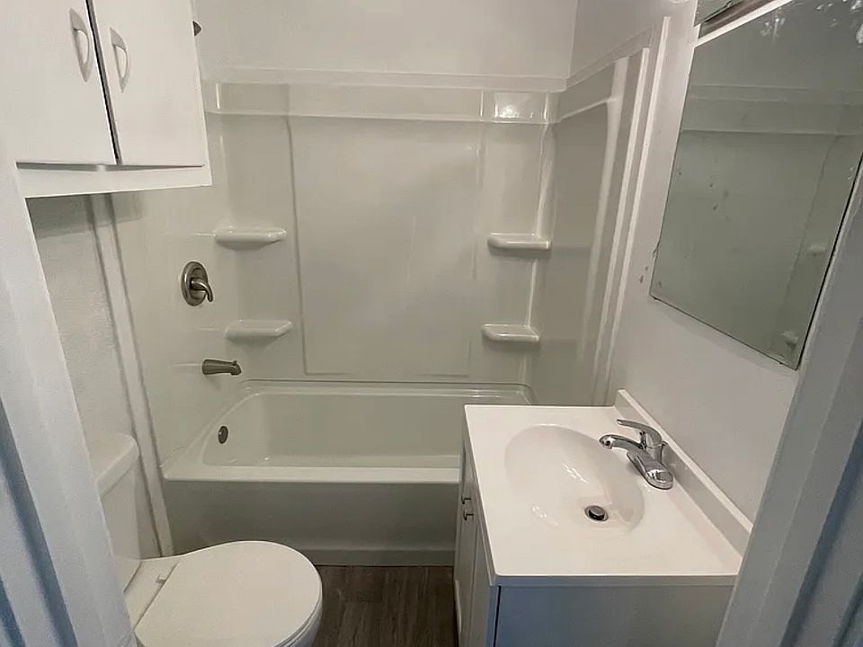 1st image of 743 W Hazel Ave