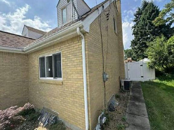 5th image of 811 Division St