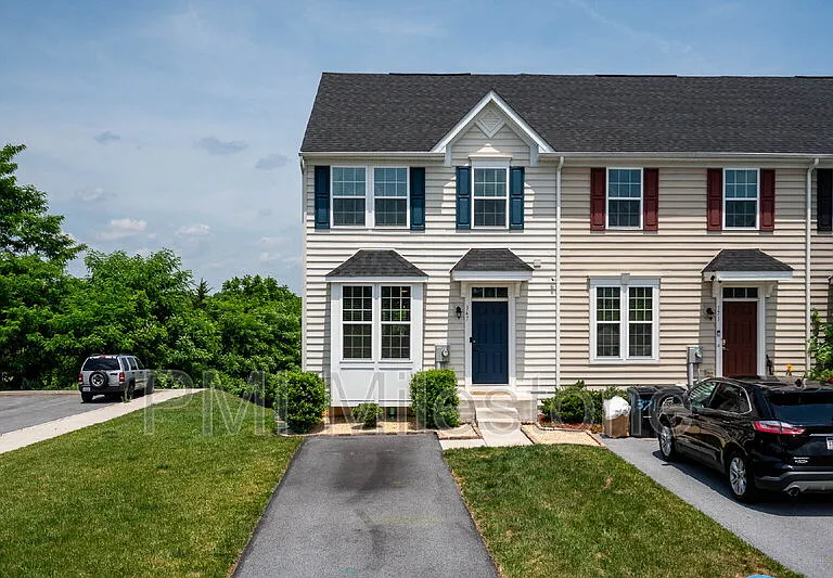 367 Ontario Dr #FALLING WATERS — Photo 1