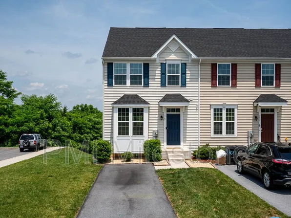 367 Ontario Dr, Falling Waters, WV 25419
