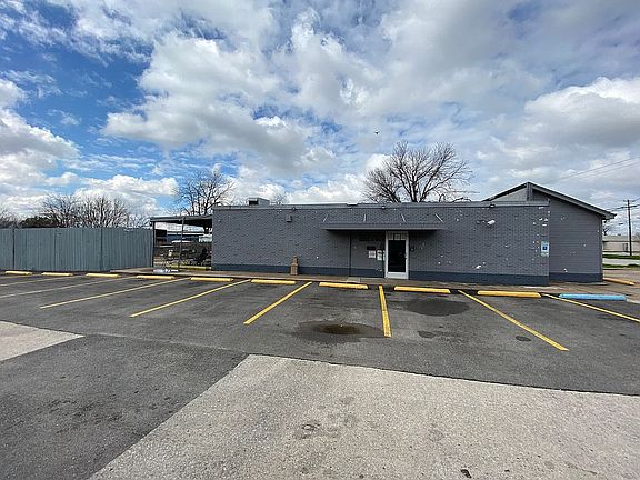 4th image of 3010 E Abram St